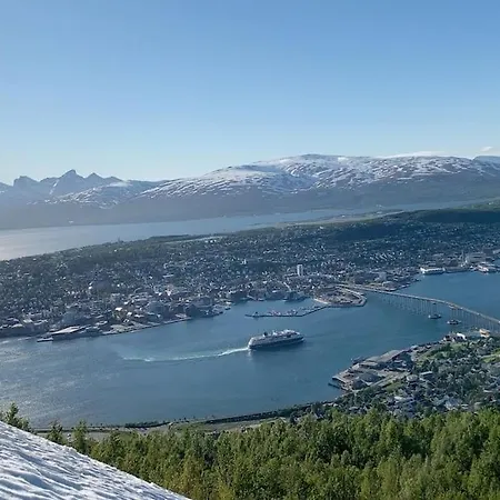 Fantastic Apartment With Fjellheisen As Your Nearest Neighbor Tromso Exterior photo